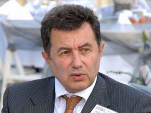 <p>Her biri alanında öncü toplam 152'ün üzerinde bağlı şirketi ve iştirakiyle Holding;</p>
