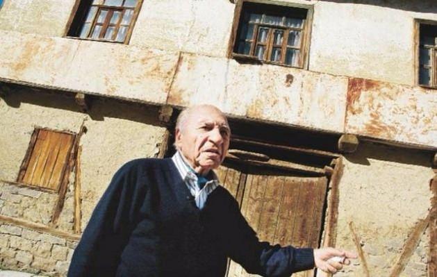 <p>57 yıl liderliğini yaptığı grubu bugün 6 bin kişinin çalıştığı, çelik, distribütörlük, lojistik ve enerji alanlarında faaliyet gösteren bir dünya şirketi haline getirdi.</p>