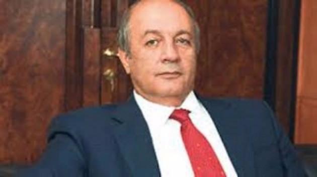 <p>Daha sonra birçok iş alanında da faaliyet göstermeye başlayan Anadolu Holding, ana faaliyet sektörleri olan içecek, otomotiv, finans ve perakendenin yanı sıra;</p>
