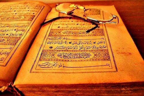 <p>BABALARINIZIN EVLENMİŞ OLDUĞU KADINLARLA EVLENMEYİN. ANCAK (CAHİLİYYET DEVRİNDE GE&Ccedil;EN) GE&Ccedil;MİŞTİR. Ş&Uuml;PHE YOK Kİ O, BİR HAYASIZLIKTI, (ALLAH'IN EN B&Uuml;Y&Uuml;K) HIŞMI (NA BİR SEBEP) Dİ. O, NE K&Ouml;T&Uuml; BİR YOLDU.&nbsp;</p>
