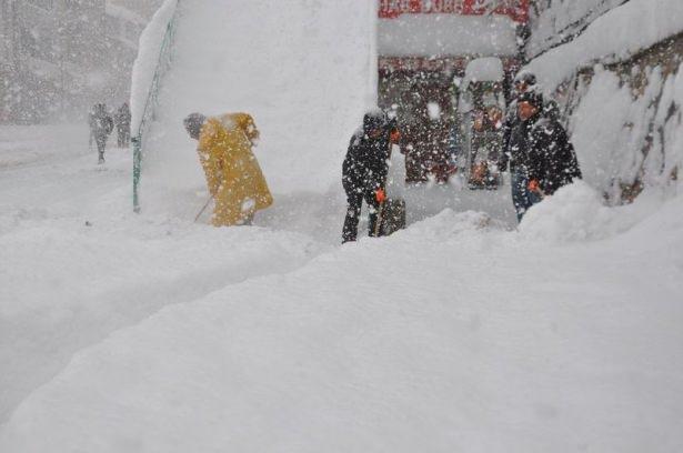 <p>Meteoroloji 12. Bölge Müdürlüğünden alınan bilgiye göre, bölgede gece en düşük hava sıcaklığı sıfırın altında 28 derece ile Ağrı'da ölçüldü.</p>