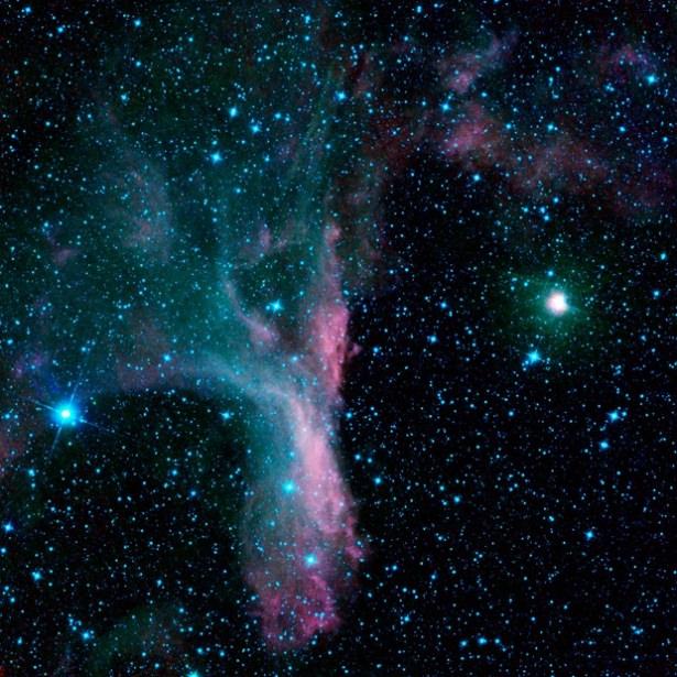<p>Patlamanın son fotoğrafı, Chandra’nın elde ettiği X ışımaları ve radyo dalgaları verilerinin, Hubble Uzay Teleskopu’nun çektiği optik fotoğraflarla birleştirilmesi ile oluşturuldu. Pembe – kırmızı tonlarla gösterilen bölgelerin her biri, çapı 600 bin ışıkyılı genişliğinde olan enerji boşalımını temsil ediyor.</p>
