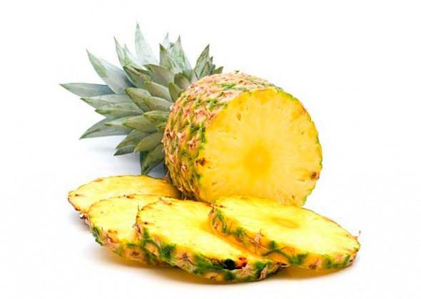 <p><strong>Ananas</strong><br />
Ananasın dışındaki dikenli yüzey değil ama sert çekirdekli kısmı kullanılabilir. Lif ve C vitamini içeriğinin yanı sıra esas faydası bromelain adlı enzimden gelmektedir. Bu enzim besinleri ve ölü dokuları sindirim sisteminde hızlıca parçalar ve böylece mideyi korur.</p>
