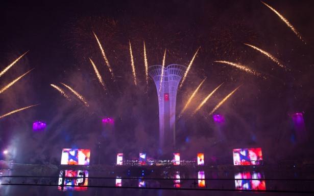 <p>TÜRKİYE'de ilk defa Antalya'nın ev sahipliği yaptığı Expo 2016 Antalya, Cumhurbaşkanı Recep Tayyip Erdoğan, TBMM Başkanı İsmail Kahraman ve Başbakan Ahmet Davutoğlu'nun katıldığı görkemli törenle açıldı.</p>

<p> </p>

