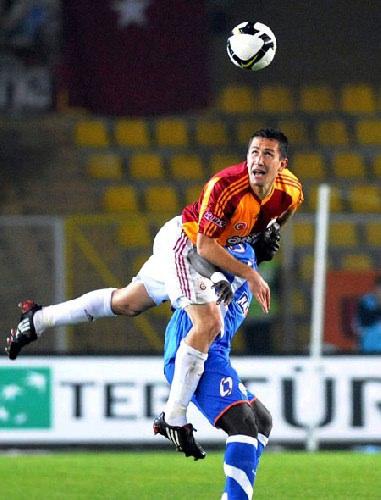 <p>Emre Aşık</p>

<p>Fenerbahçe (1993-1996)<br />
<br />
Galatasaray (2000-2003) (2006-2010)</p>
