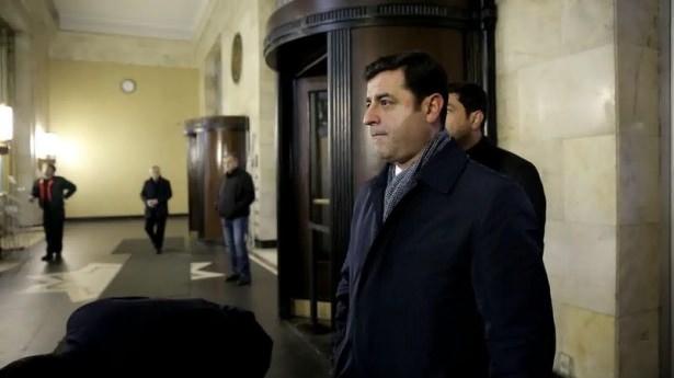 <p><strong>DEMİRTAŞ: DOĞRU BİR KARAR DEĞİLDİ, ÇIKIŞ YOLLARI ARAYALIM</strong></p>
<p>Demirtaş da bunun üzerine Ankara'nın Rus uçağını düşürmesinin doğru bir karar olmadığını söyledi ve <strong>"Şimdi bu durumdan çıkış yolları aramalıyız. Bu zor dönemde Rusya'yla ilişkilere büyük önem veriyoruz"</strong> dedi.</p>