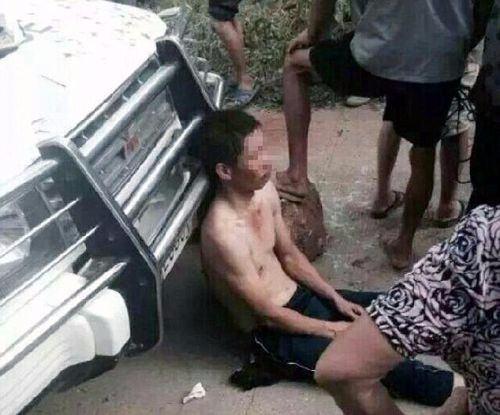 <p>Polisler gelene kadar dayak yiyen hırsızlar g&ouml;zaltına alındı...</p>

<p>&nbsp;</p>
