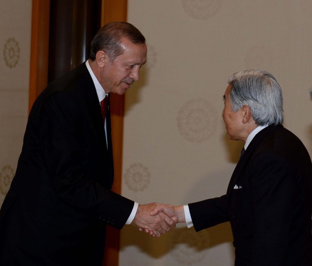 Başbakan Erdoğan, Japonya'nın başkenti Tokyo'daki resmi programı kapsamında, İmparator Akihito ile İmparatorluk Sarayı'nda bir araya geldi.