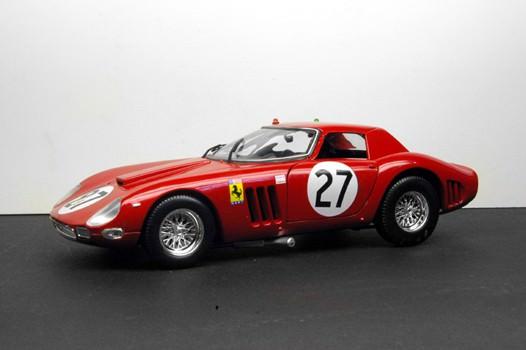 <p>Kırmızı renkteki yarış aracının geçen yıl satılan Ferrari 250 GTO'ya ait olan fiyat rekorunu neredeyse ikiye katlayarak yeni sahibine gittiği ifade ediliyor. Son zamanlarda büyük değer kazanan 1950'li ve 1960'lı yıllara ait klasik araçların yeni yatırımcıları bu alana çekebileceği ve araçların değerinde dalgalanmalar yaşanabileceği belirtiliyor.</p>