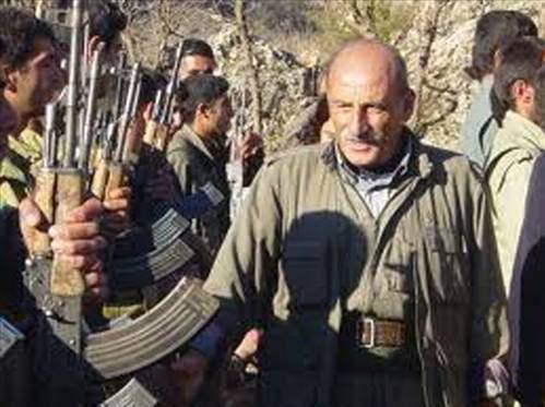 KÖYLERE YERLEŞMİŞLER: Yürütme Konseyi üyeleri Duran Kalkan ile Mustafa Karasu'nun da sözde Özel Kuvvetler'de eğitim almış 8 terörist tarafından korunduğu ifade edildi. Örgütün lider kadrosunun sınır ötesi hava ya da kara harekatında vurulma endişesi ile Kandil'deki farklı kamplarda sürekli yer değiştirdiği belirlendi. Aynı korkuya silahlı teröristlerde kapıldı.