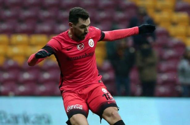 <p>Sarı-Kırmızılı futbolcu, “Almanya’yı düşünmüyorum. Benim en büyük hayalim Ay-Yıldızlı forma. Türkiye’den bir teklif gelirse, Türkiye’yi seçerim. Türk Milli Takımı’nın formasını giymek, Avrupa Şampiyonası kadrosunda yer almak benim için bir onurdur” diye konuştu. Habertürk / Erhan Telli</p>