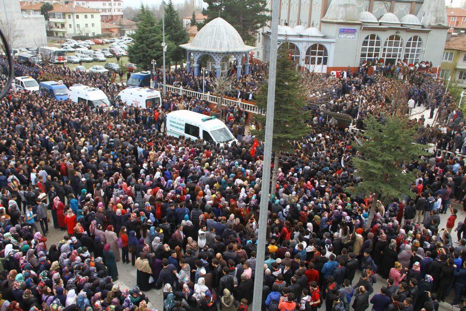 <p>Bu arada ikiz kardeşi Ramazan Bilgili evlendiği için şehit er Mustafa Bilgili'nin ikizinden önce askere gittiği, tezkeresini aldıktan sonra ikiz kardeşinin vatani görevini yapmayı planladığı öğrenildi.</p>

<div> </div>
