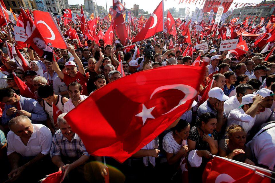 <p>15 Temmuz darbe girişiminin en merak edilen sorularını Türk halkı cevapladı. 26 ilde yapılan ankete 18 yaş üzeri 2.650 kişi katıldı. İşte 15 Temmuz FETÖ darbe girişimi ve merak edilen sorular...<br />
<br />
<span style="color:#FFD700"><strong>ANKET </strong></span><span style="color:#FFF0F5"><strong>İVEM ARAŞTIRMA</strong></span><span style="color:#FFD700"><strong> TARAFINDAN YAPILMIŞTIR.</strong></span></p>