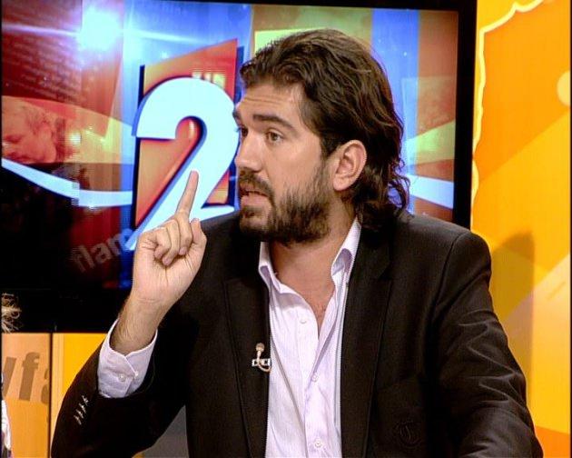 <p>RASİM OZAN KÜTAHYALI- Derbiden Galatasaray 2-1 galip ayrılır.</p>
