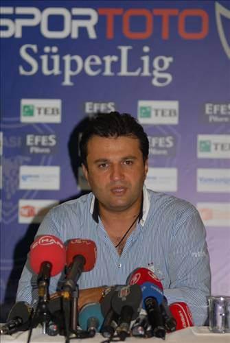 Bülent Uygun'dan radikal değişim hamlesi - 2008-09 sezonunda şampiyonluğu son anda Beşiktaş’a kaptıran Sivasspor’da Bülent Uygun, tarihinde ilk kez Şampiyonlar Ligi ön elemesinde oynayacak takımın iskeletini yıkıp yeniden inşa etmek istemişti.  
