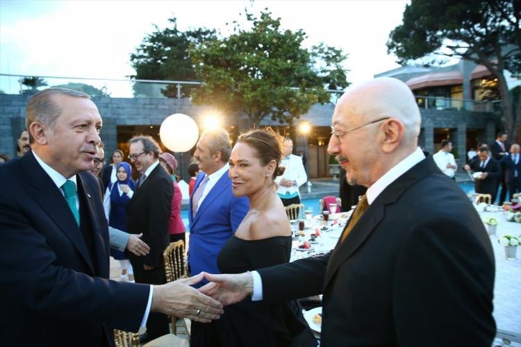 <p>Hülya Avşar</p>
