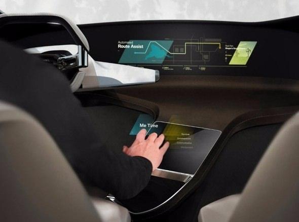 <p><strong>BMW </strong><br />
<br />
BMW, HoloActive Touch sistemi olarak adlandırılan aracın iç mekanı için yeni bir kullanıcı arabirimi konsepti hazırlamayı planlıyor. Sistem, parmak hareketleriyle kontrol edilen, dokunmatik ekranla değil, sanal bir "kayan yüzen" ekran.</p>
