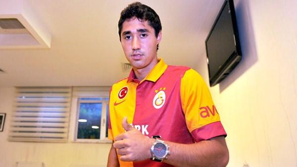 <p>EN AZ KONUŞAN FUTBOLCU</p>
<p><strong>Az konuşan futbolcu Furkan. Daha sesini hiç duymadım Furkan'ın.</strong></p>