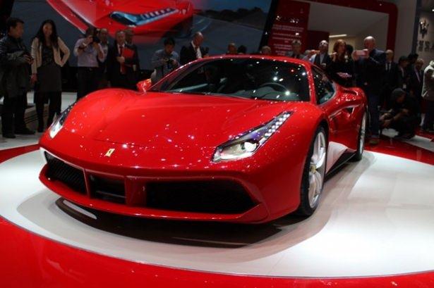 <p>488 GTB’nin 8 bin devirde 670 HP güç üreten motoru, 7. viteste 760 Nm maksimum tork üretebilmesiyle dikkat çekiyor.</p>
