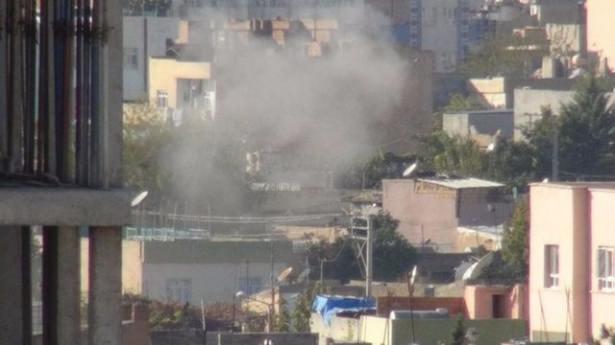 <p>Sürdürülen operasyonlarda çıkan çatışmalar nedeniyle özellikle hendeklerin yoğun olduğu Abdulkadir Paşa, Fırat, Dicle ve Yenişehir mahallelerine su ve elektrik verilemezken, çatışmalardan hasar gören su şebekelerini ekiplerin onarmaya çalışıyor.</p>
<p> </p>