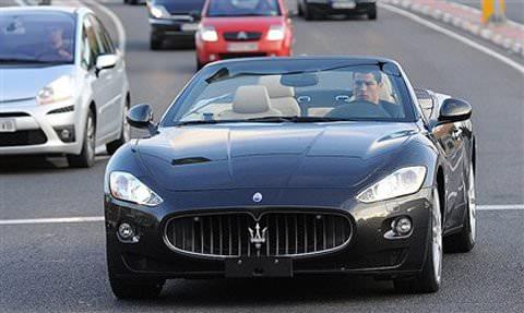 <p>Cristiano Ronaldo - Maserati Grand Cabrio</p>
<p> </p>