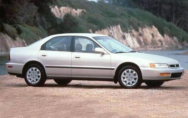 <p>Amazon kurucularından olan CEO Jeff Bezos oldukça mütevazi bir araç olan 96 model Honda Accord kullanıyor.</p>