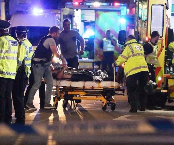 <p>Önceki hafta Manchester kentinde meydana gelen ve 22 kişinin öldüğü intihar saldırısının ardından ülkede terör tehdit seviyesi en üst basamak olan "kritik"e çıkarılmıştı. Yaklaşık bir hafta süreyle bu basamakta tutulan tehdit seviyesi geçen hafta Cumartesi günü eski düzeyi olan "ciddi"ye çekilmişti.</p>
