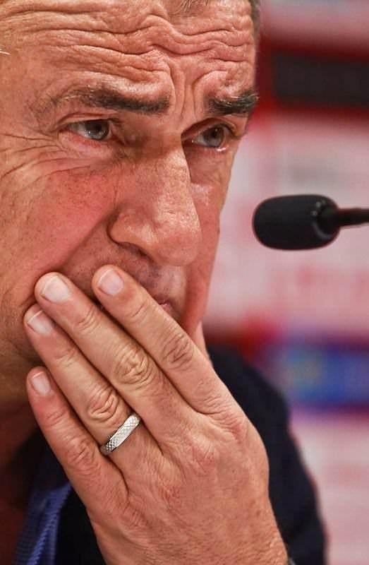 <p>Terim devam etti: "Üzerimizde önemli bir baskı var. Hepimiz hatalar yapabiliriz. Bugün de (12 Kasım 2016) sizi hedef almadım."</p>