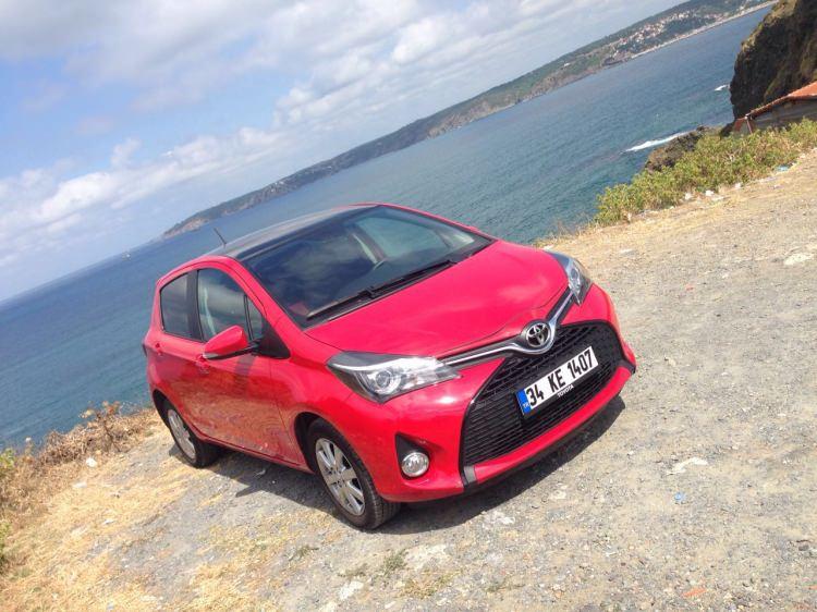 <p><span style="color:#FFA07A"><strong>MOTOR ÖZELLİKLERİ VE PERFORMANSI</strong></span></p>
<p>3 farklı motorla piyasaya sunuldu:</p>
<p>1.0 lt benzin<br />
1.33 lt benzin<br />
1.5 hibrit</p>