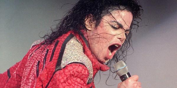 <p>EN SEVDİĞİN ŞARKICI</p>
<p><strong>Michael Jackson</strong></p>