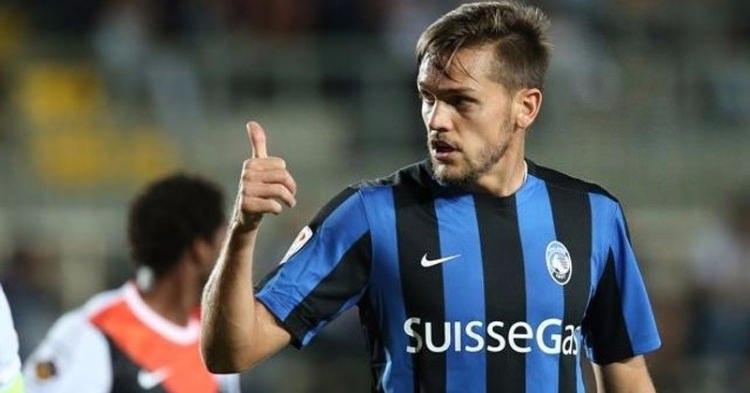 <p>Rafael Toloi<br />
<br />
Devre arasında ciddi şekilde gündeme gelen ve resmi anlamda temaslarda bulunulan Toloi’nin transferi gerçekleşmemişti. Futbol direktör Cenk Ergün, yakından tanıdığı başarılı futbolcuyu yeniden listesine yazdı.</p>
