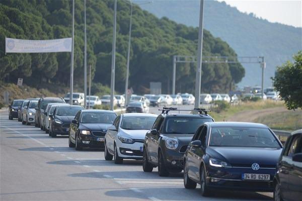 <p>Kısmi yoğunluk dikkate alınarak, dolan feribotlar kalkış saati gözetilmeden hareket ediyor.</p>
<p> </p>