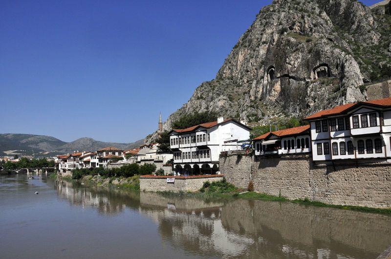 <p>Amasya'ya 2015'in ilk 4 ayında 71 bin turist gelirken, bu yılın aynı döneminde bu sayının 84 bine çıktığına işaret eden Kaya, şöyle konuştu: </p>
<p> </p>