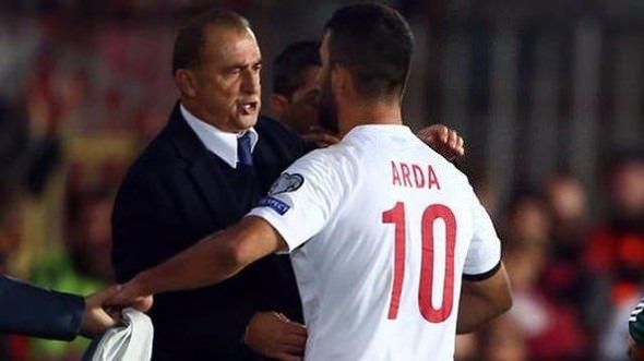 <p>Geçtiğimiz yılın en çok konuşulan olaylarından biri A Milli Futbol Takım’da yaşanan prim krizi olmuştu. 2016 Avrupa Şampiyonası elemelerinde forma giyen bazı oyunculara prim verilmediği iddiasının ardından Türkiye Futbol Direktörü Fatih Terim ile A Milli Takım Kaptanı Arda Turan’ın arası açılmıştı.</p>