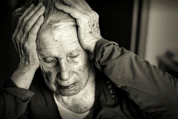 <p>Alzheimer sıklığı yaşla beraber artıyor.</p>
