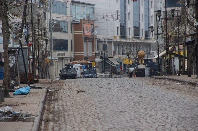 <p>Diyarbakır Valisi Hüseyin Aksoy, Diyarbakır'ın Sur ilçesinin yüzde 95’inin temizlendiğini belirterek, geriye kalanının ise önümüzdeki günlerde temizleneceğini ifade etti.</p>
<p> </p>