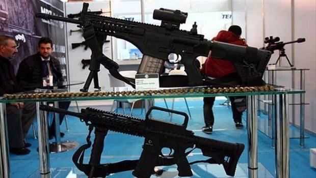 <p>Yetkililer, milli piyade tüfeğinin, çok sayıda özelliği bünyesinde barındırdığını, çok kademeli ayarlanabilir teleskopik dipçiği bulunan tüfeğin emniyet mandalı, şarjör mandalı ve kurma kolunun hem sağ, hem de sol el ile kullanmaya uygun şekilde tasarlandığı belirtiliyor.</p>
<p> </p>