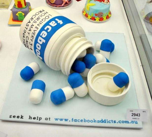 Bir araştırmaya göre kadınlar günde 81 dakika erkekler ise 64 dakikasını Facebook’ta geçiriyor. Acı olan tarafı ise zamanın Facebook’ta nasıl geçtiğini anlamıyoruz bile...