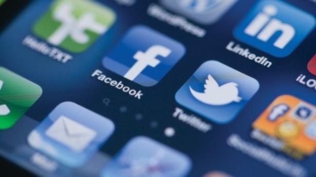 <p>Facebook profilinizde kimlerin gezdiğini görebilirsiniz  </p>

<p>Facebook, buna izin vermiyor ve bunu yapmanıza yardımcı olacak hiçbir uygulama da yok. Eski sevgilinizin profilinize kaç kere baktığını oturduğunuz yerden öğrenmenizin herhangi bir yolu üzgünüz ki bulunmuyor. Facebook'un kendisi bile böyle bir işlev sunmadığını söylemekten yoruldu. </p>
