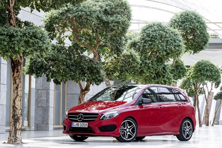 <p><span style="color:#FFA07A"><strong>MERCEDES BENZ</strong></span><br />
<br />
<em><strong>Bahar kampanyası:</strong></em> 31 Ağustos 2017 tarihine kadar, otomobil periyodik bakımlarında Mercedes-Benz orijinal motor yağlarını tercih eden müşterilere, %25’e varan yedek parça indirimi ve ücretsiz check-up fırsatından yararlanma imkânı sunuluyor.</p>