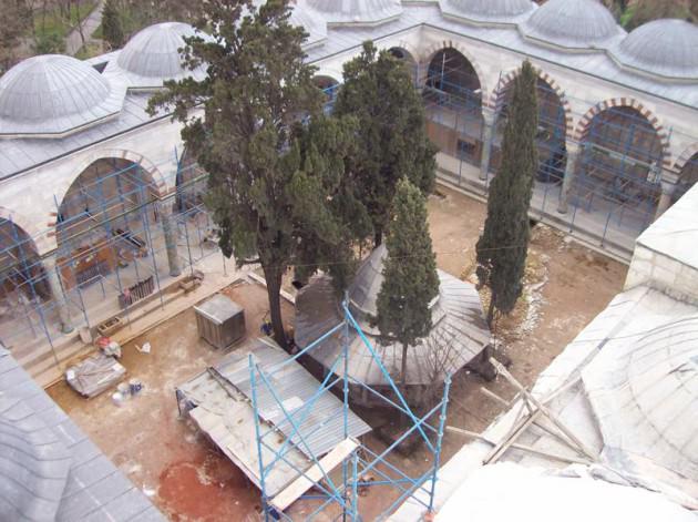 <p>Fatih Camii'nin restore edilirken çekilen bir fotoğrafı... </p>