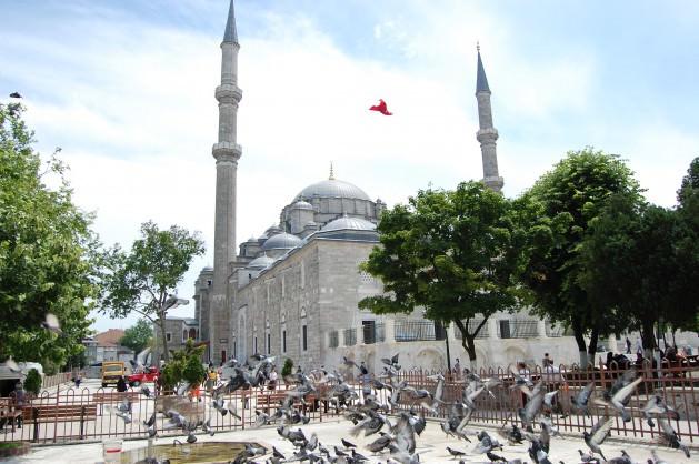 <p>Fatih Camii restore edildikten sonra bu hale geldi. </p>