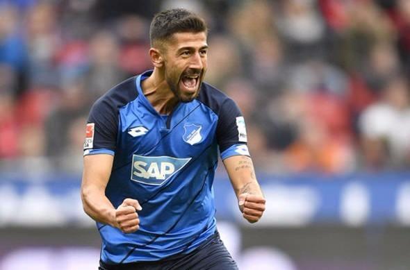 <p><strong>ALMANCILARA DAVET GİDEBİLİR</strong><br />
<br />
Terim'in kadroda düşündüğü isimlerden iki tanesi de Almanya'dan. Hoffenheim'lı Kerem Demirbay ve Mainz'lı Suat Serdar.Fatih Terim her iki oyuncuyu da takip ettiklerini ve Türkiye'ye kazandırmak istediklerini söylemişti. 23 yaşındaki Kerem Demirbay merkez orta saha olarak oynuyor.</p>