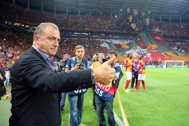 <p>Akşam eve çok mutlu gelmiştim ki sanal alemde Fatih Terim ile yollar ayrıldığını duyunca bir anda hepsi gitti</p>