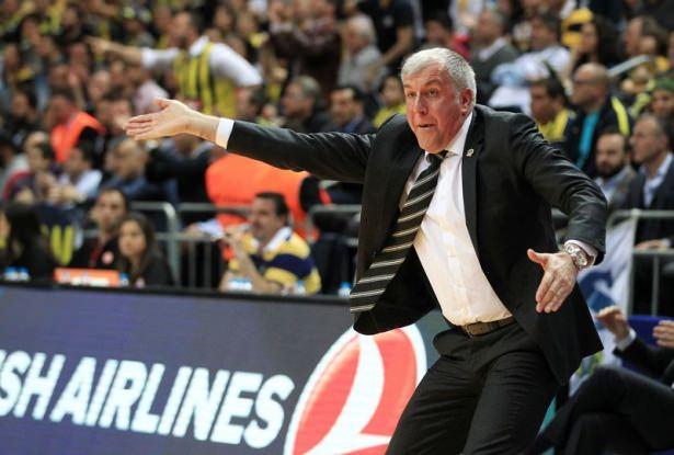 <p>Euroleague play-off çeyrek final ilk maçında Fenerbahçe Ülker, son şampiyon Maccabi Electra'yı 80-72 yendi.</p>

