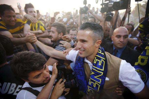 <p>F.Bahçe'nin yeni transferi Hollandalı Van Persie, sözleşme imzalamak için İstanbul'a geldi.</p>