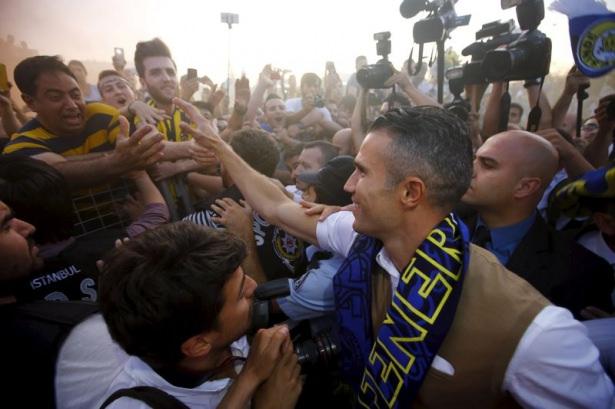 <p>F.Bahçe'nin yeni transferi Hollandalı Van Persie, sözleşme imzalamak için İstanbul'a geldi.</p>