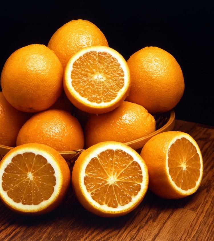 <p>Güçlü bir antitoksidan etkisi olan portakal, kalp hastalıkları ve kanser türevi hastalıklarla mücadele eder</p>
