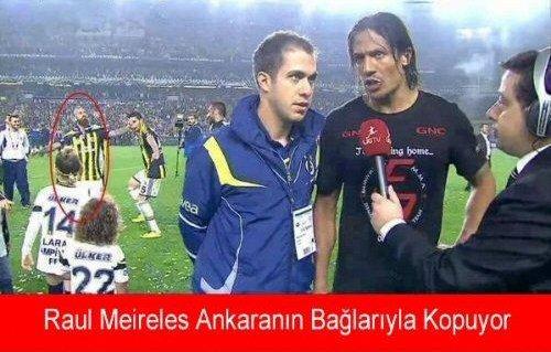 <p>Fenerbahçe'nin 19. şampiyonluğunu ilan etmesinin ardından internet alemi Sarı-Lacivertlilerin şampiyonluk capsleriyle doldu taştı.</p>