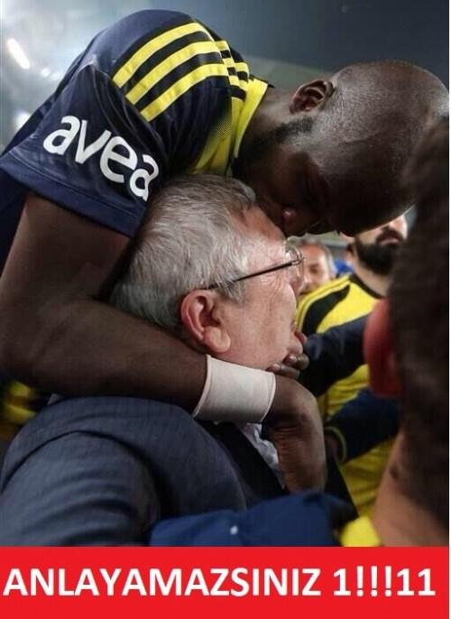 <p>Fenerbahçe'nin 19. şampiyonluğunu ilan etmesinin ardından internet alemi Sarı-Lacivertlilerin şampiyonluk capsleriyle doldu taştı.</p>